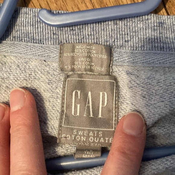 Gap blue oversized tall 90% cotton crop sweatshirt with one small stain. - Picture 6 of 7